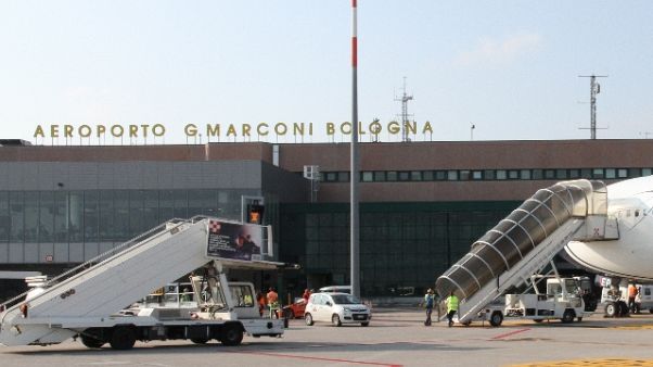 Laser su aereo in arrivo, denuncia a Cc Laser su aereo in arrivo, denuncia a Cc