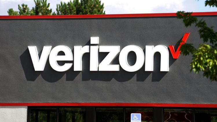 Verizon says to shed 10,400 jobs by mid next year