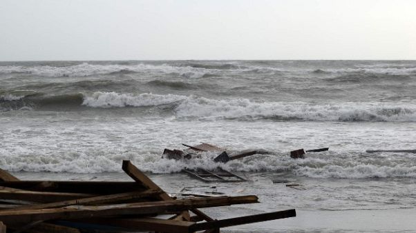 Domani primo abbattimento stabilimento Domani primo abbattimento stabilimento