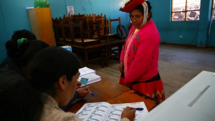 Les Péruviens approuvent massivement par référendum trois réformes anti-corruption