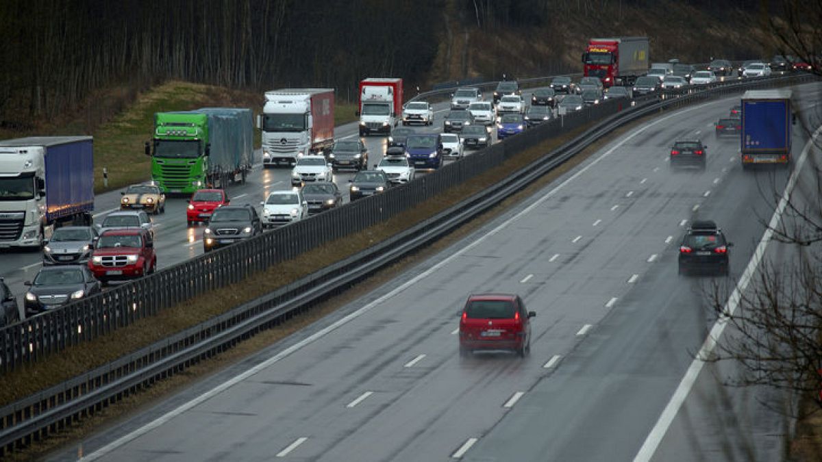 EU talks to set CO2 emission limits for cars founder