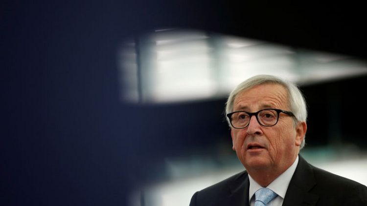 يونكر: الاتحاد الأوروبي لن يعيد التفاوض على خروج بريطانيا لكن يمكنه تقديم إيضاحات