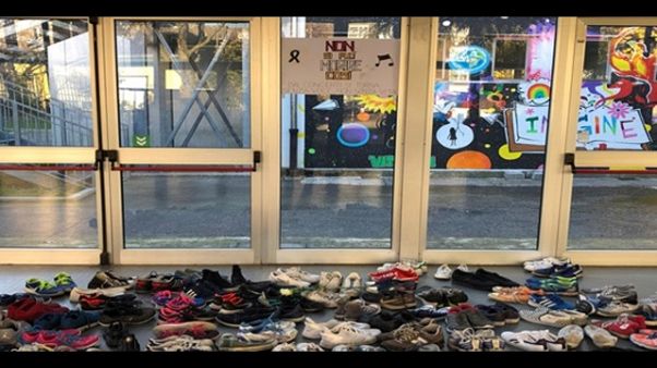 Liceo Milano commemora vittime Corinaldo Liceo Milano commemora vittime Corinaldo