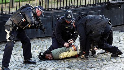 الشرطة البريطانية تستخدم مسدسا صاعقا لإيقاف رجل داخل حرم البرلمان