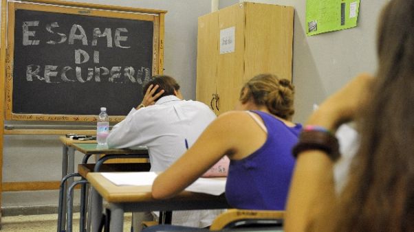 Verifiche su bidelli con falsi diplomi Verifiche su bidelli con falsi diplomi