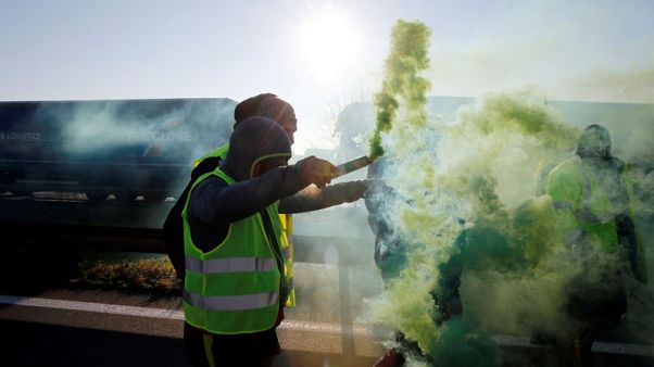 Egyptian lawyer held for wearing yellow vest as sales restricted -activist Egyptian lawyer held for wearing yellow vest as sales restricted -activist