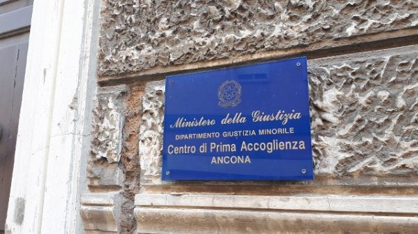 Discoteca, pm da minore elementi utili Discoteca, pm da minore elementi utili