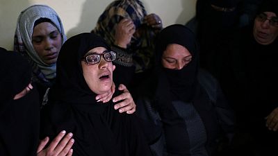 مسعفون: وفاة طفل فلسطيني متأثرا بجراحه بعد إصابته بشظايا إسرائيلية