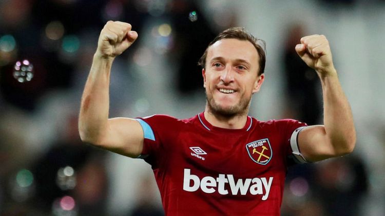 West Ham extend captain Noble's contract to 2021