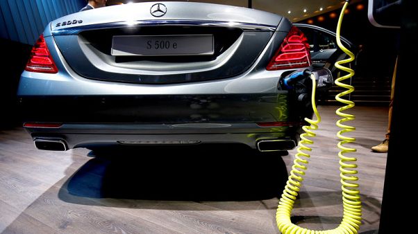 ChargePoint to equip Daimler dealers with electric car chargers ChargePoint to equip Daimler dealers with electric car chargers