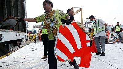 Lion Air crash victims' families rally as hunt for wreckage steps up Lion Air crash victims' families rally as hunt for wreckage steps up