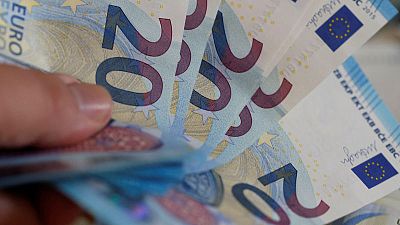 اليورو يصعد بفعل انفراجة في أزمة إيطاليا والأنظار على المركزي الأوروبي