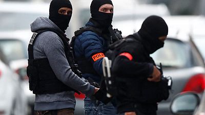 شاهد من رويترز: الشرطة الفرنسية المسلحة تبدأ عملية في حي بستراسبورج