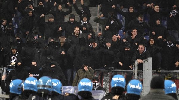 Calcio: Daspo per 17 tifosi tedeschi Calcio: Daspo per 17 tifosi tedeschi