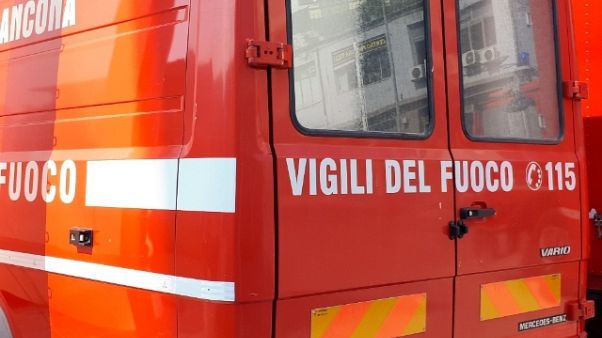 Migranti:fuoco Cpr per opporsi rimpatrio Migranti:fuoco Cpr per opporsi rimpatrio