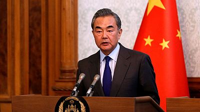 الصين تتعهد بمساعدة أفغانستان وباكستان على تجاوز الخلافات