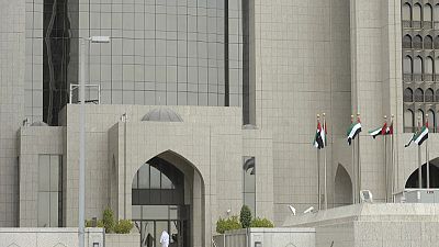 المركزي الإماراتي يقول إنه يدعم بنك الاستثمار بكافة تسهيلات السيولة المتاحة