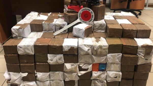 Mamme arrestate con 380 kg di hashish Mamme arrestate con 380 kg di hashish