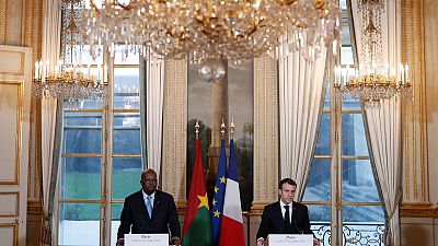 فرنسا تتعهد بمساعدة بوركينا فاسو لكن لن ترسل جنودا إضافيين لمحاربة الإسلاميين