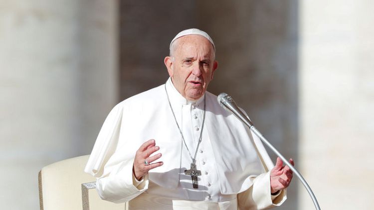 Don't blame migrants for everything, Pope tells politicians