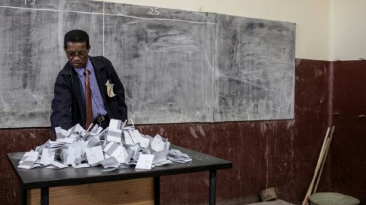 Madagascar : les deux finalistes persuadés d'avoir remporté la victoire