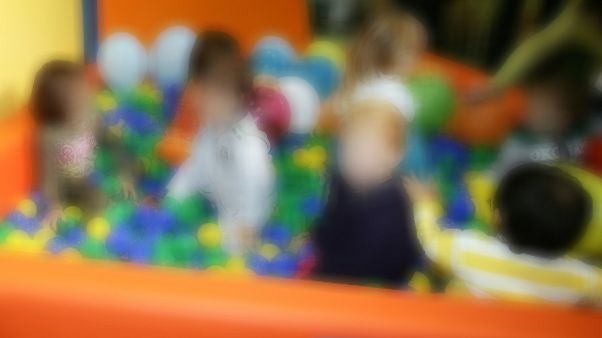 Bimbo di 2 anni incastrato in un termo Bimbo di 2 anni incastrato in un termo