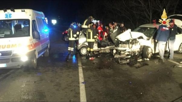 Scontro tra auto suv, morti due giovani Scontro tra auto suv, morti due giovani
