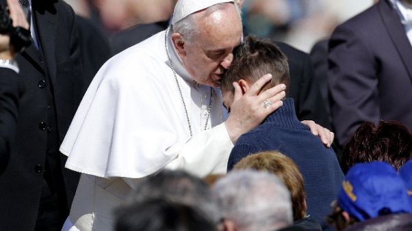 Papa a ragazzi, siate canali accoglienza Papa a ragazzi, siate canali accoglienza