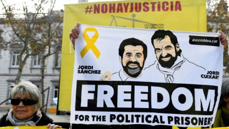 Les indépendantistes catalans en prison interrompent leur grève de la faim