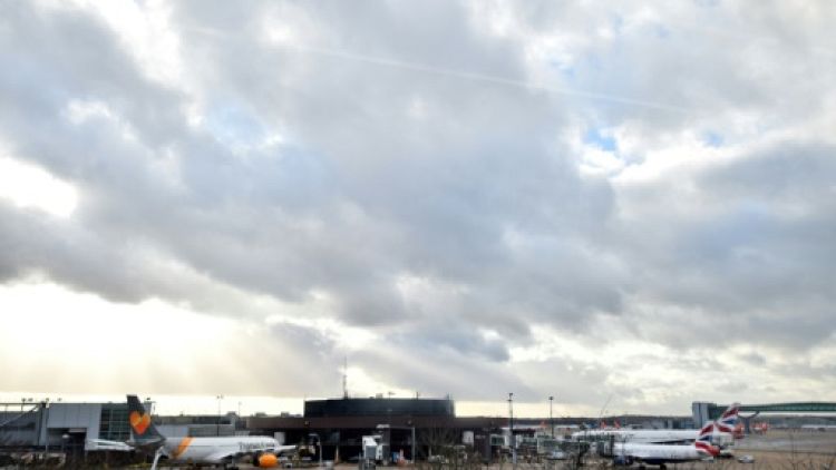 Des drones paralysent l'aéroport londonien de Gatwick, l'armée appelée à l'aide