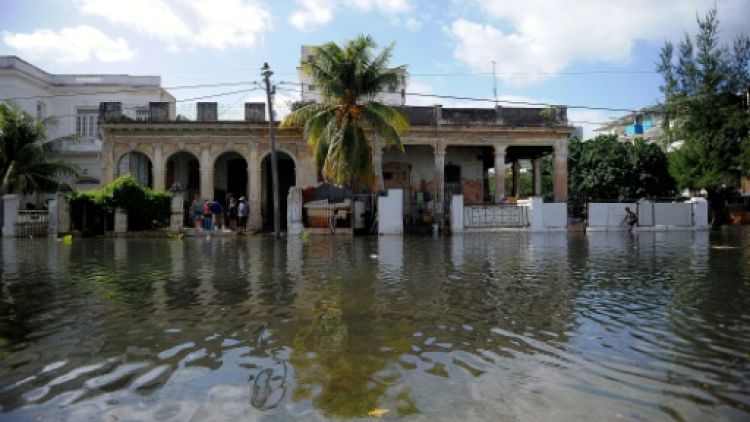 Une rue inondée de La Havane le 21 décembre 2018