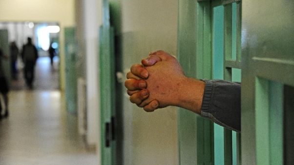 Detenuto aggredisce agente a Firenze Detenuto aggredisce agente a Firenze