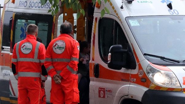 Auto contro semaforo nel Cuneese,1 morto Auto contro semaforo nel Cuneese,1 morto