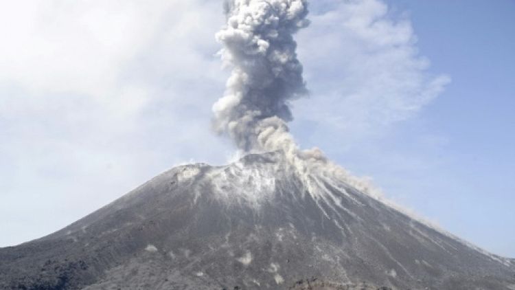 L'enfant de Krakatoa gronde en Indonésie