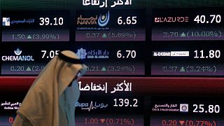 الانخفاض الحاد لأسهم وول ستريت يلقي بظلاله على أسهم البنوك السعودية
