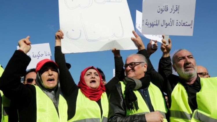 Des centaines de Libanais manifestent contre la corruption