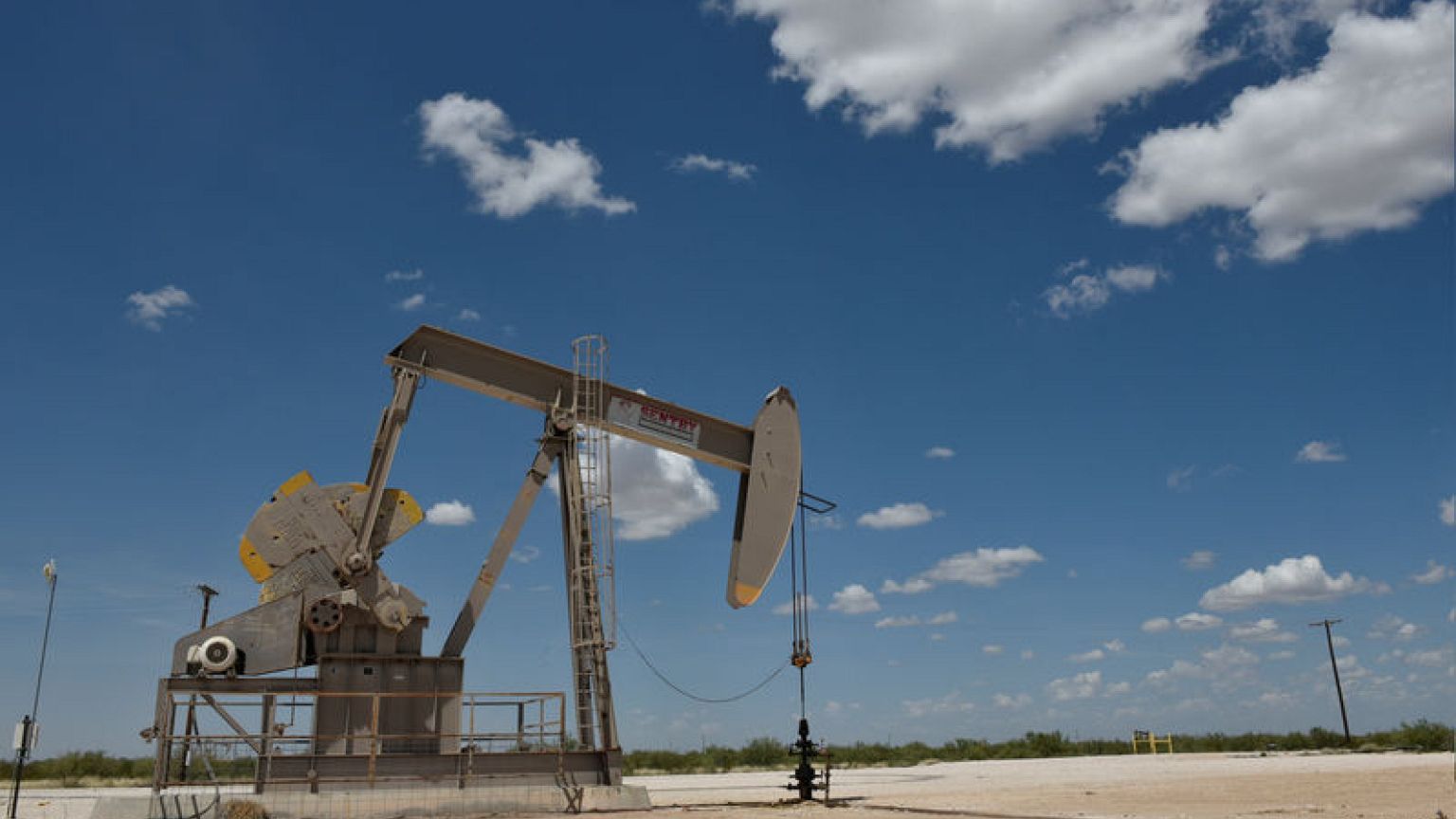 Oil at lowest in year following global stock market tumble