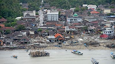 مسؤولون: انهيار جزء من بركان كراكاتوا سبب تسونامي إندونيسيا