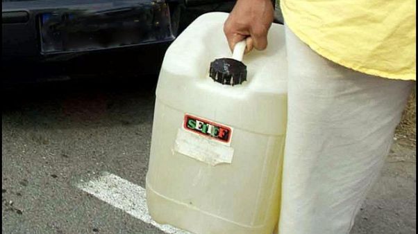Getta benzina su sua zia e la minaccia Getta benzina su sua zia e la minaccia