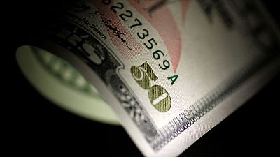الدولار ينزل لأقل سعر في 4 أشهر مقابل الين وسط اضطرابات في واشنطن
