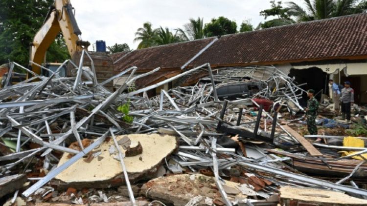 Noël: les chrétiens d'Indonésie prient pour les victimes du tsunami