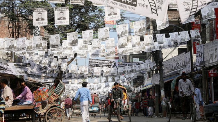 شبان ملثمون يهاجمون صحفيين يغطون الحملة الانتخابية في بنجلادش