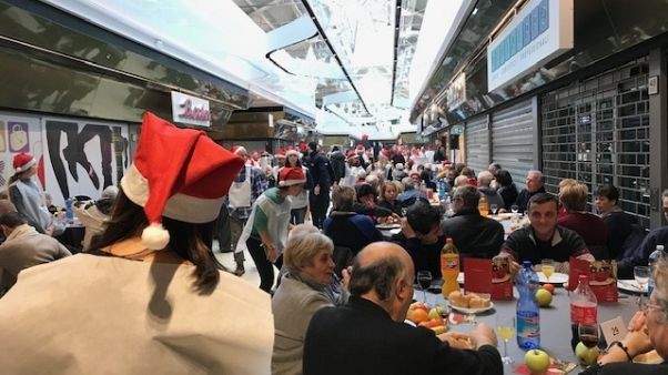 Famiglia di Aleppo a pranzo di Natale Famiglia di Aleppo a pranzo di Natale