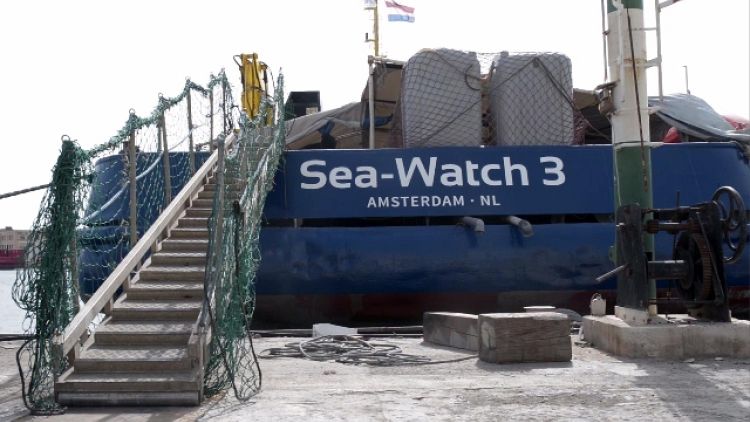 Migranti: Sea Watch a sud di Lampedusa