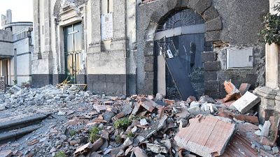 Etna: 10 persone ferite, non sono gravi Etna: 10 persone ferite, non sono gravi