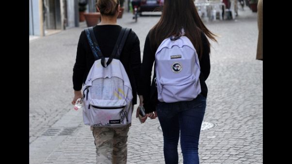 Alunna non udente, classe impara la Lis Alunna non udente, classe impara la Lis