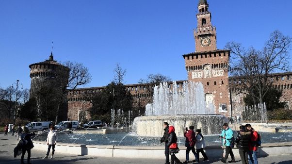 Ambulante abusivo aggredisce vigili Ambulante abusivo aggredisce vigili