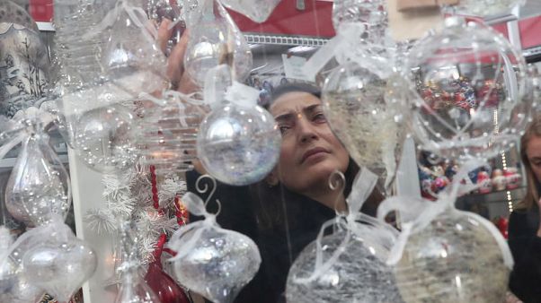 U.S. holiday shopping season best in six years - report U.S. holiday shopping season best in six years - report