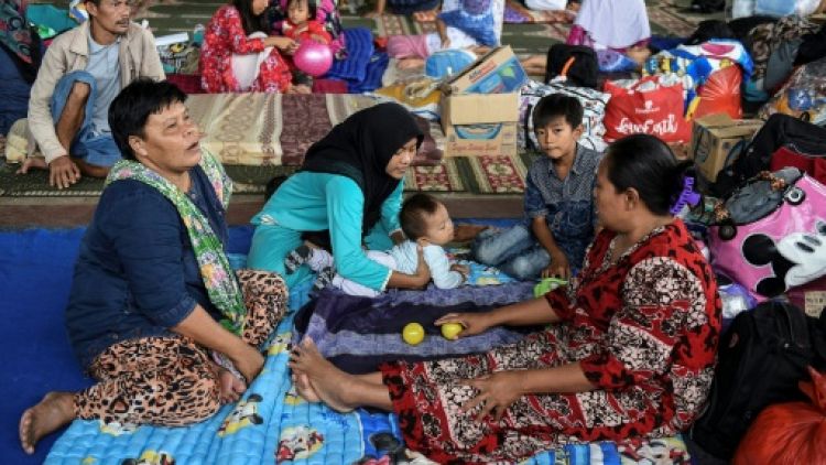 L'Indonésie relève le niveau d'alerte du volcan responsable du tsunami