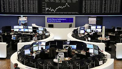 أسهم أوروبا ترتفع من أدنى مستوى في عامين بدعم صعود وول ستريت